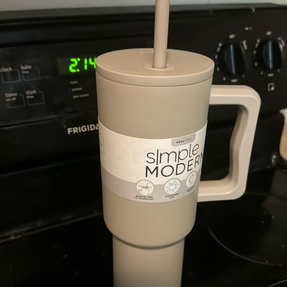Almond Birch 40 oz Simple Modern. Brand new